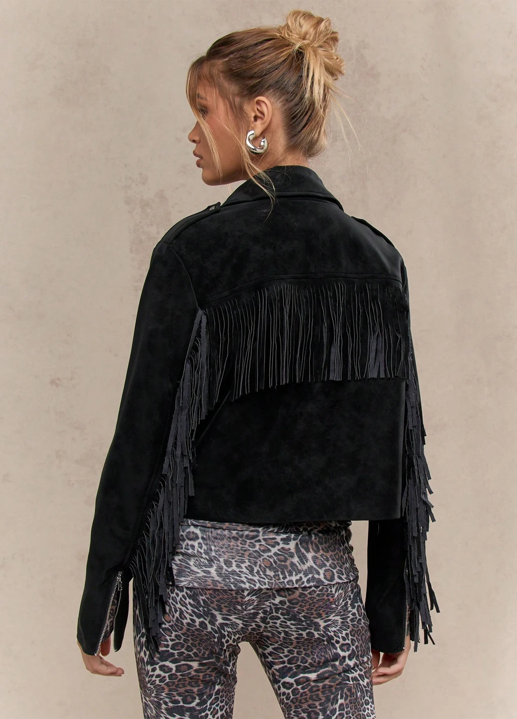 Черная демисезонная куртка косуха SHEIN