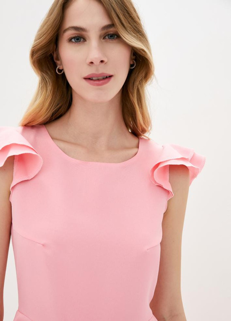 Розовое пляжное ассиметричное женское платье с воланами на плечах клеш Podium однотонное