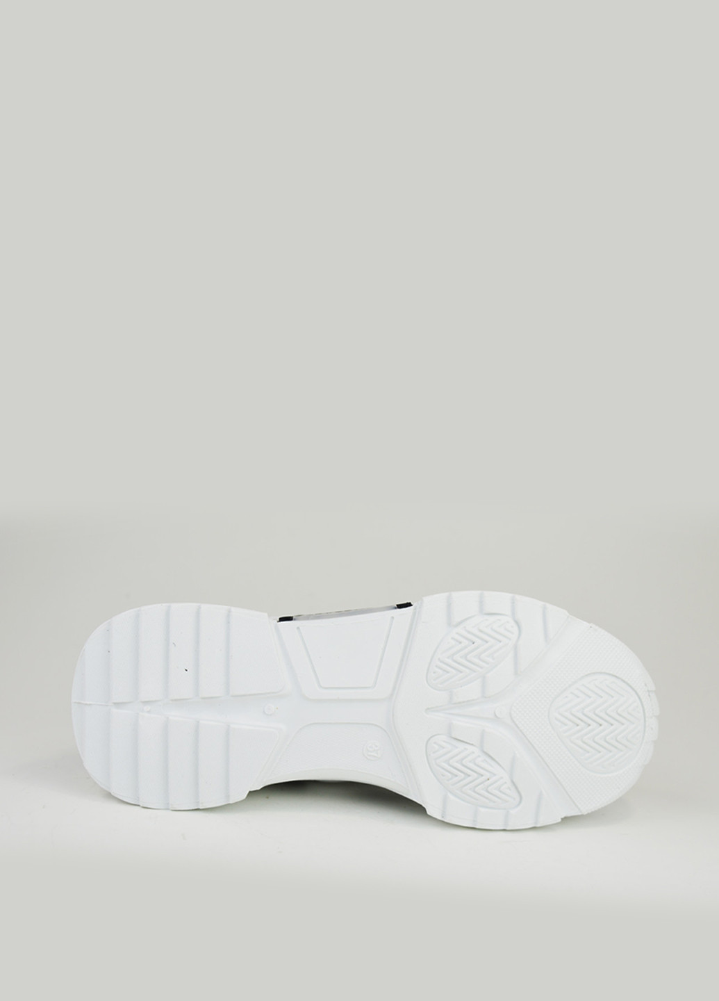 Черно-белые демисезонные кроссовки Sopra