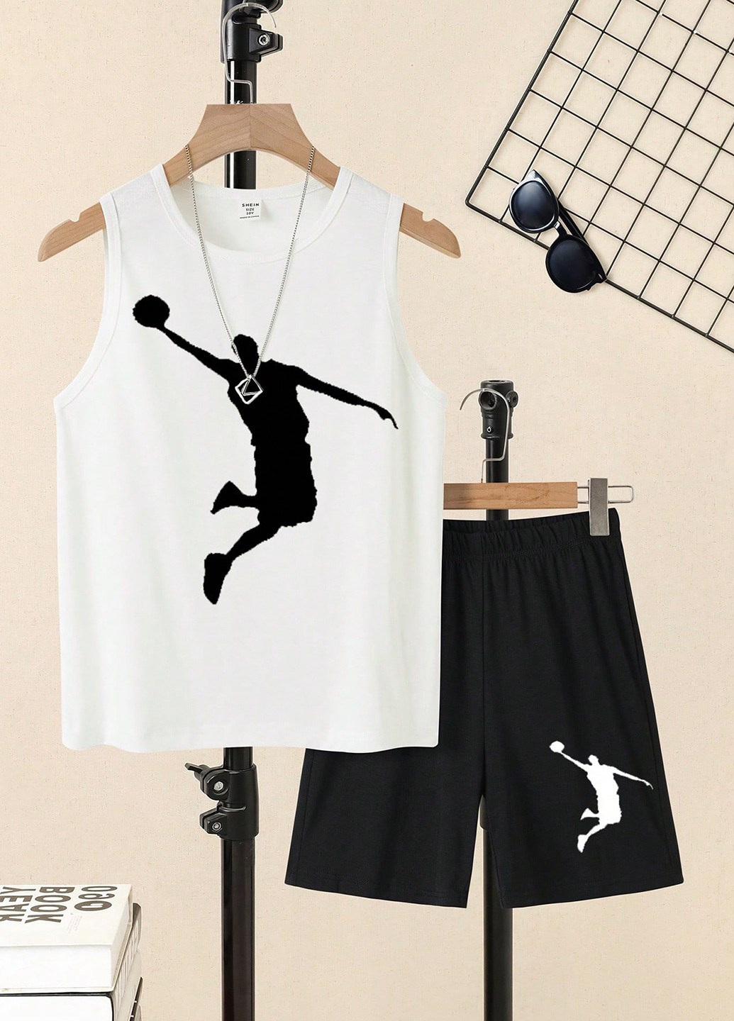 Чорно-білий літній костюм (майка, шорти) з шортами SHEIN