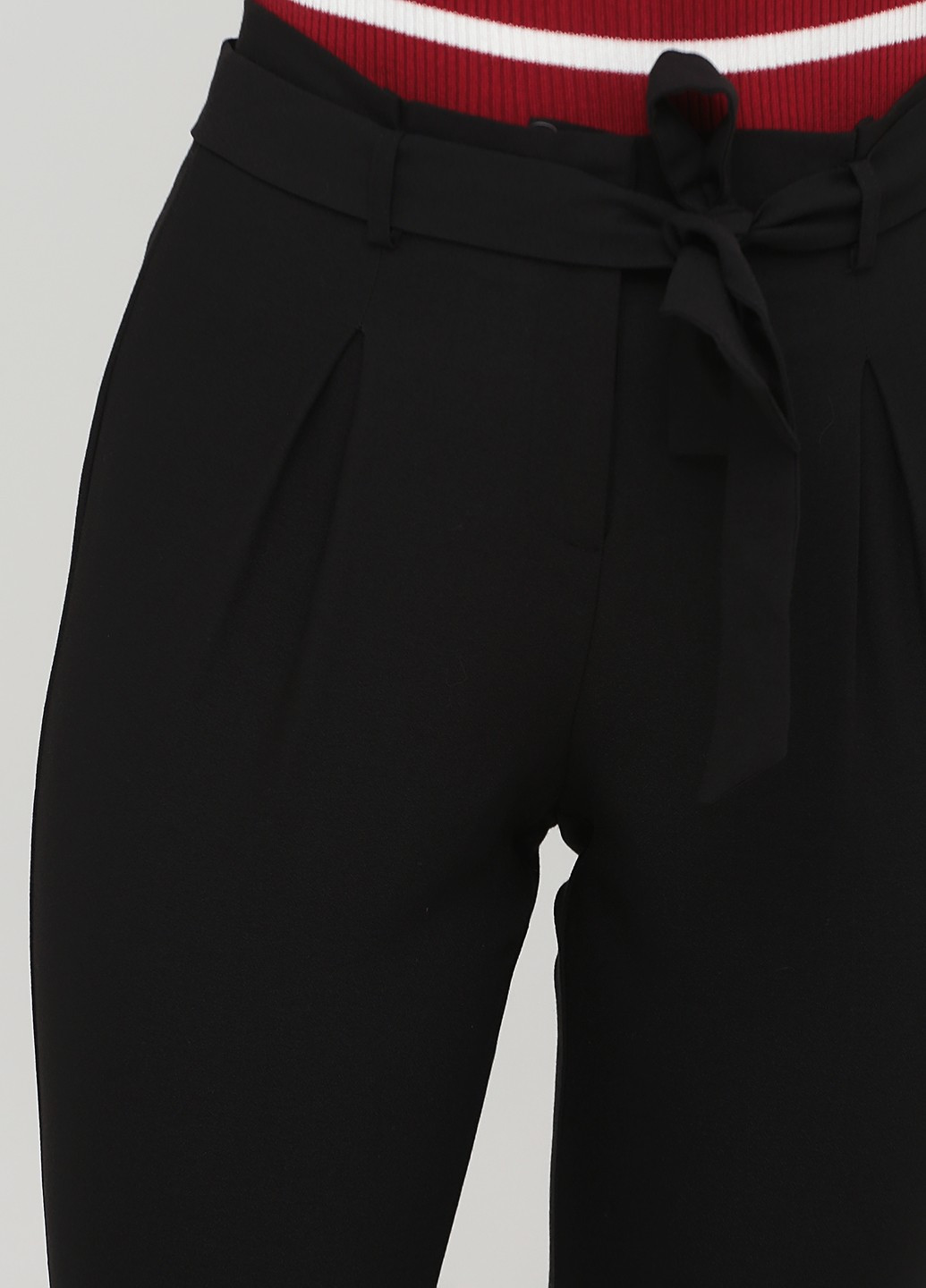 Черные кэжуал демисезонные зауженные, укороченные брюки Lipsy