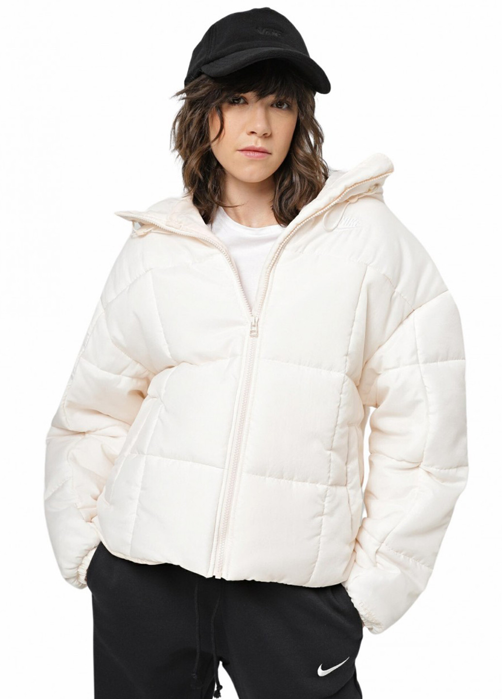 Молочная зимняя куртка Nike