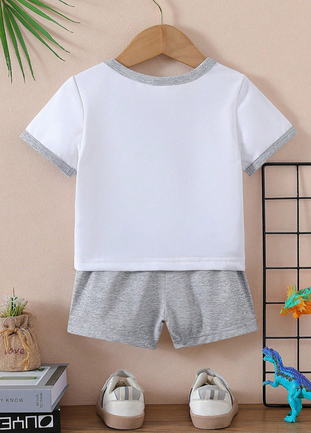 Комбінований літній костюм (футболка, шорти) з шортами SHEIN
