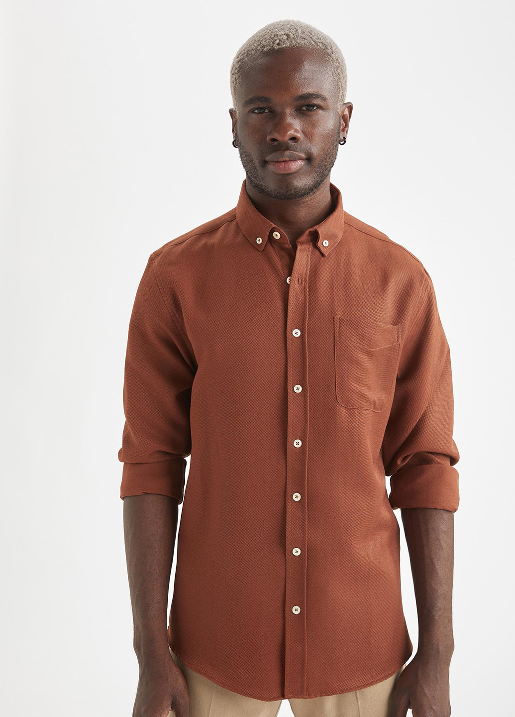 Светло-коричневая кэжуал рубашка однотонная DeFacto