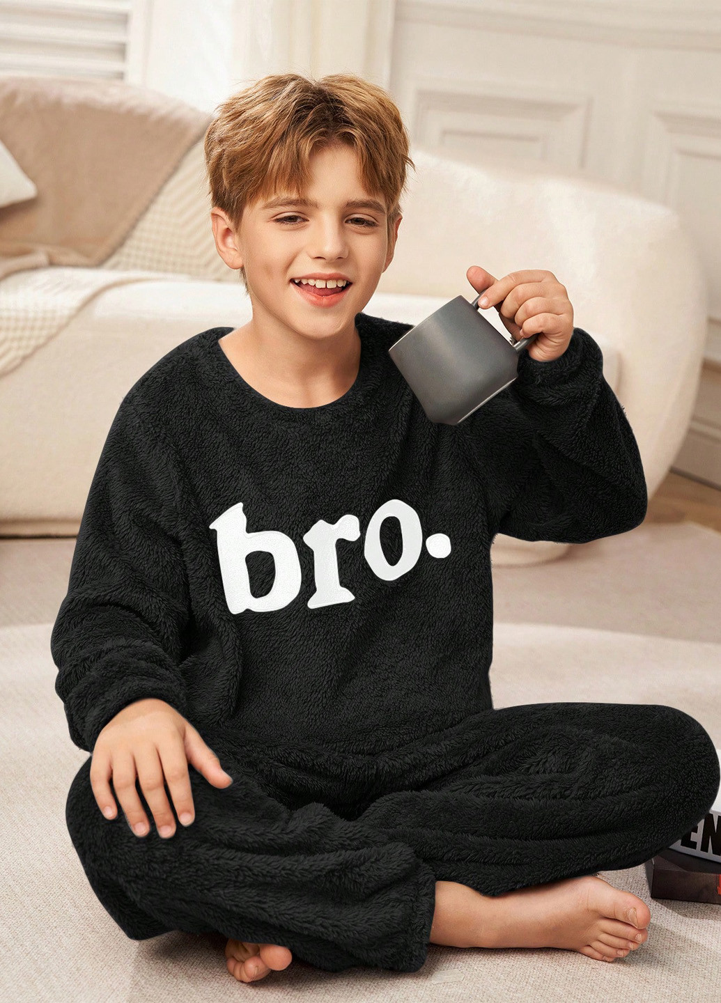 Черная зимняя пижама (свитшот, брюки) SHEIN