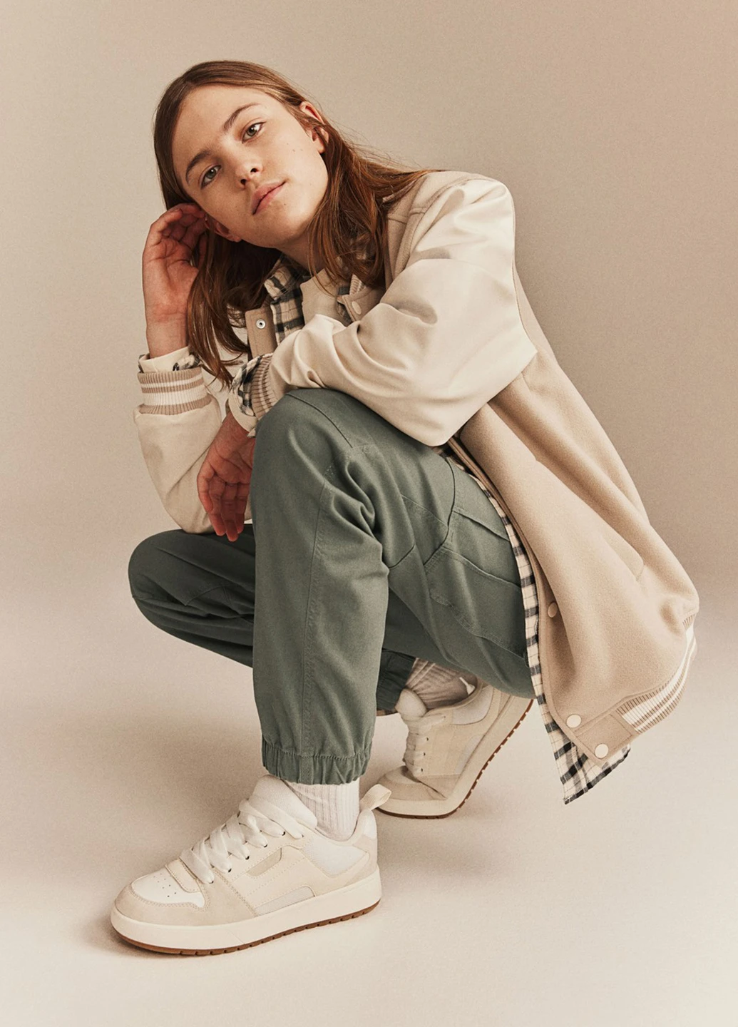 Хаки кэжуал демисезонные карго брюки H&M