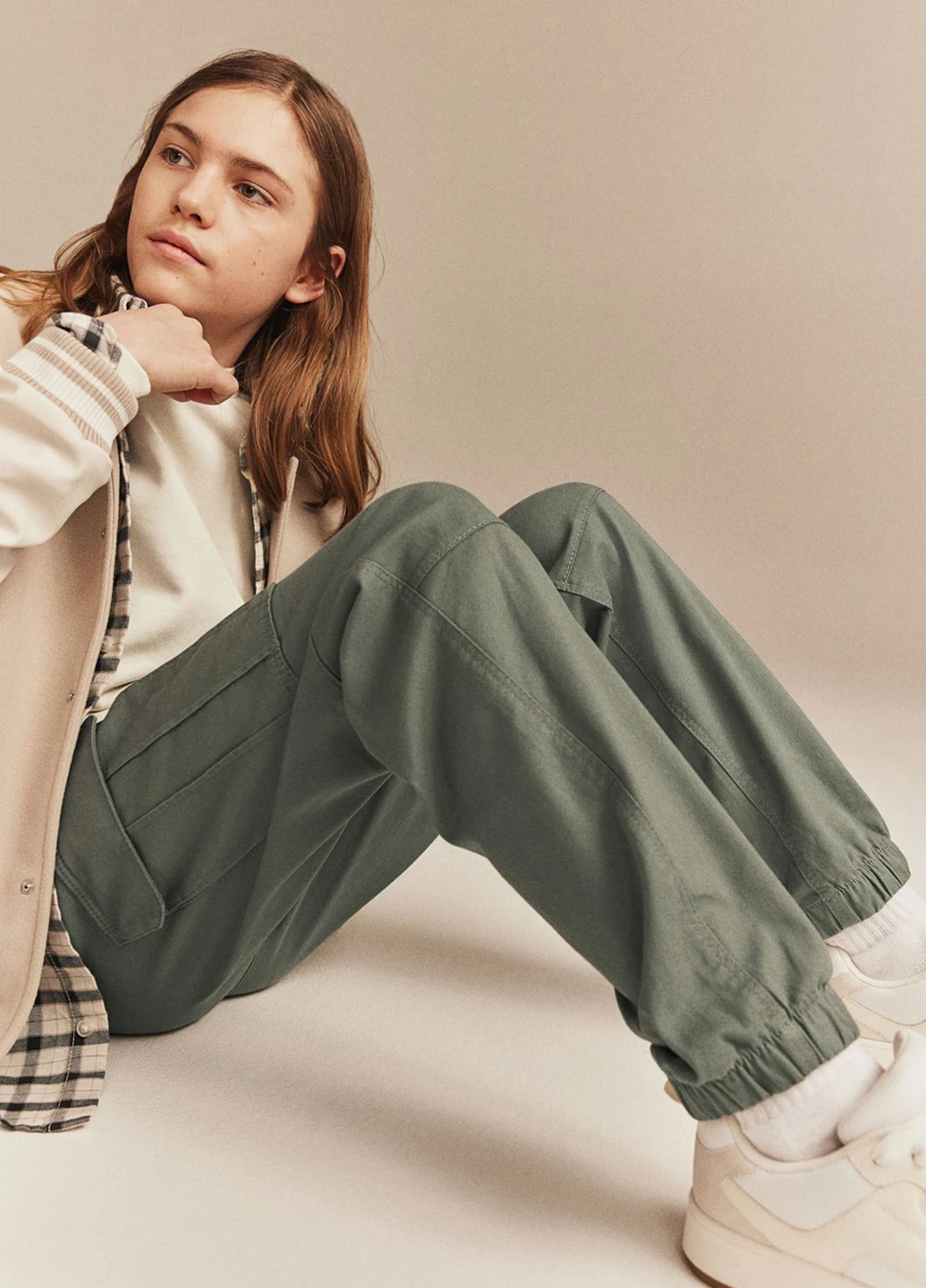 Хаки кэжуал демисезонные карго брюки H&M