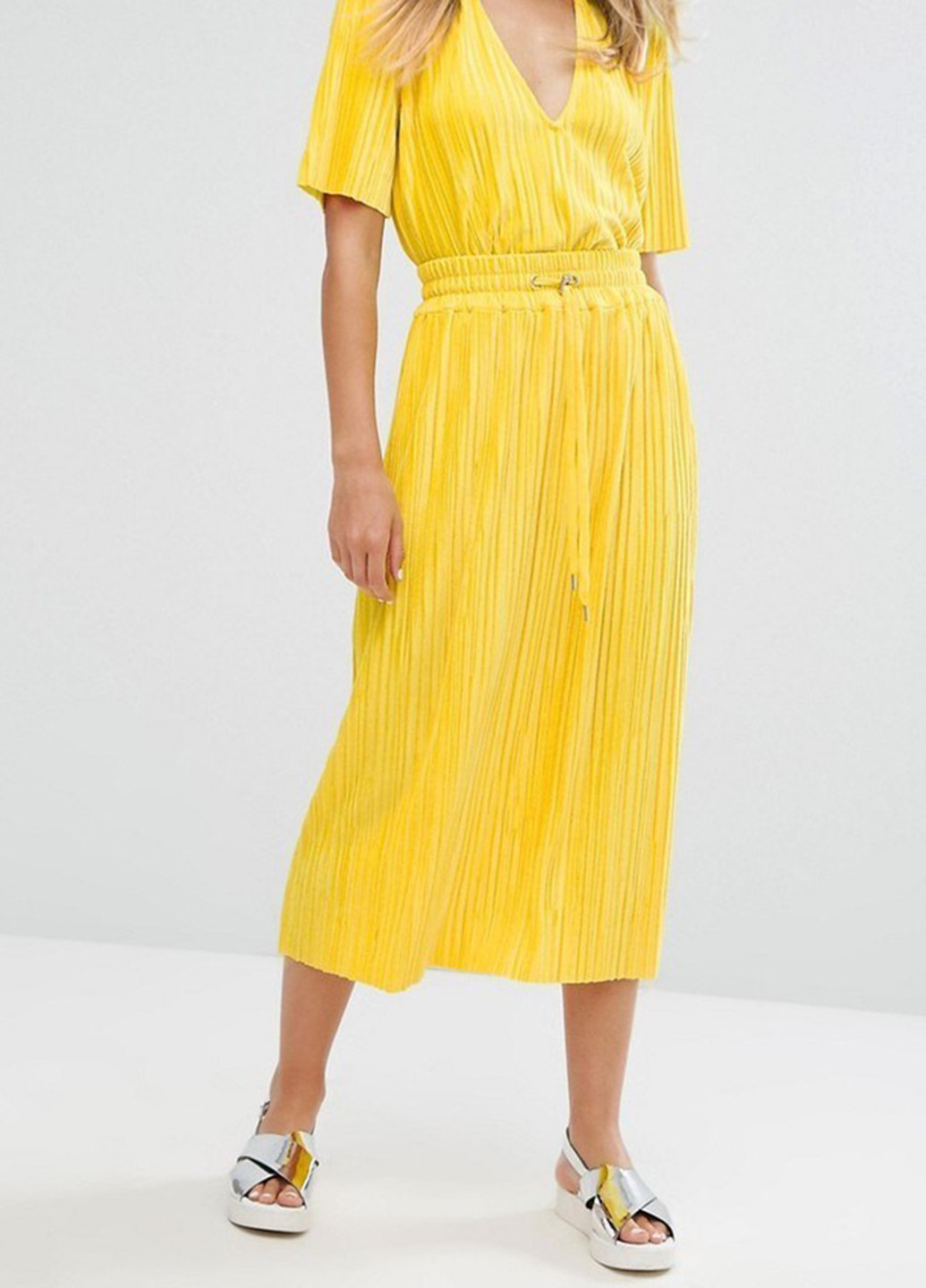Желтая кэжуал однотонная юбка Monki плиссе