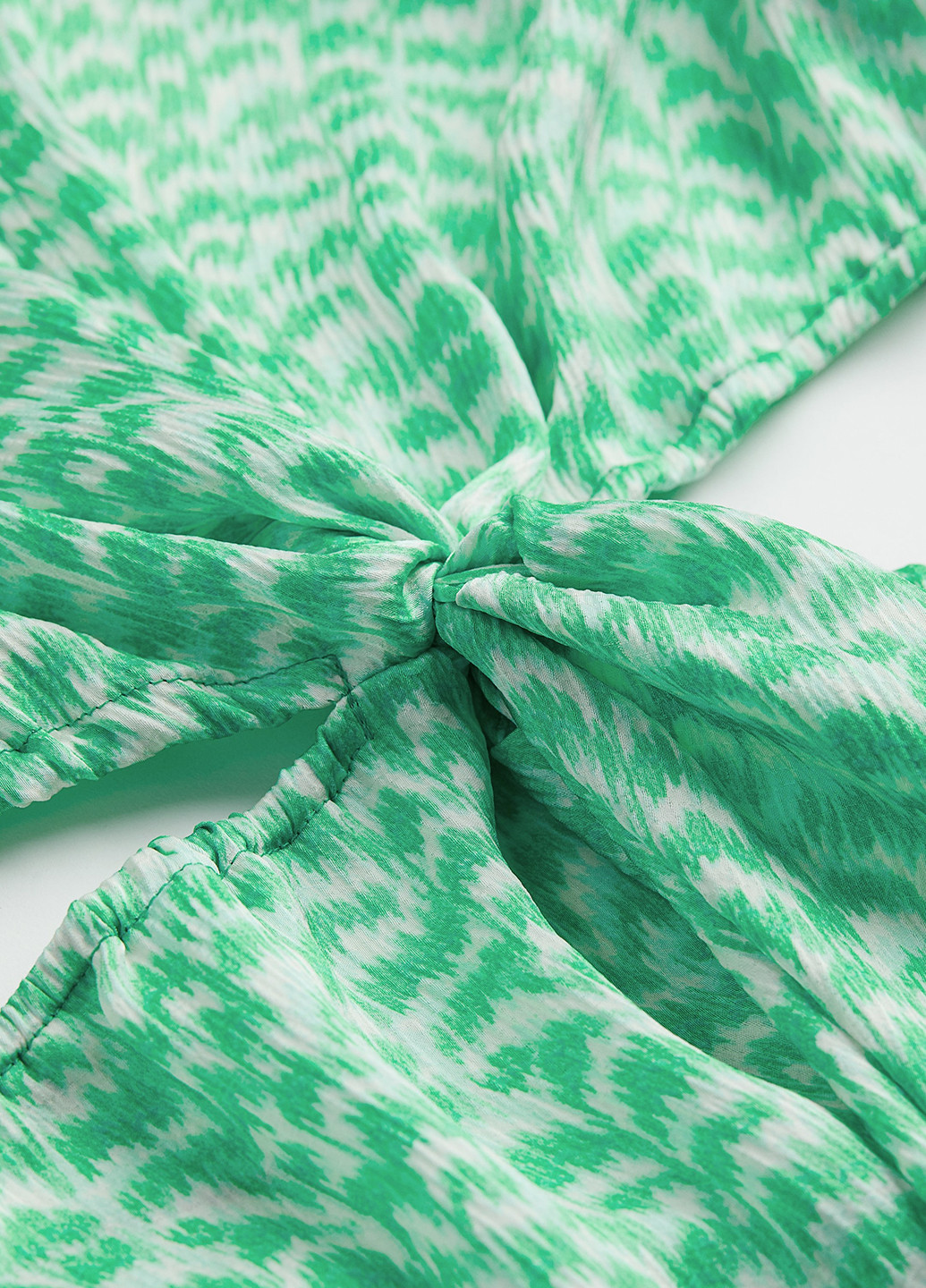 Зеленое кэжуал платье а-силуэт H&M с абстрактным узором