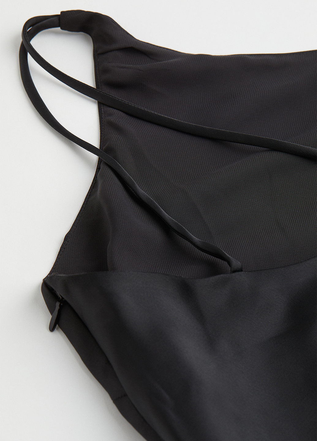 Черное кэжуал платье на одно плечо, с открытой спиной H&M однотонное