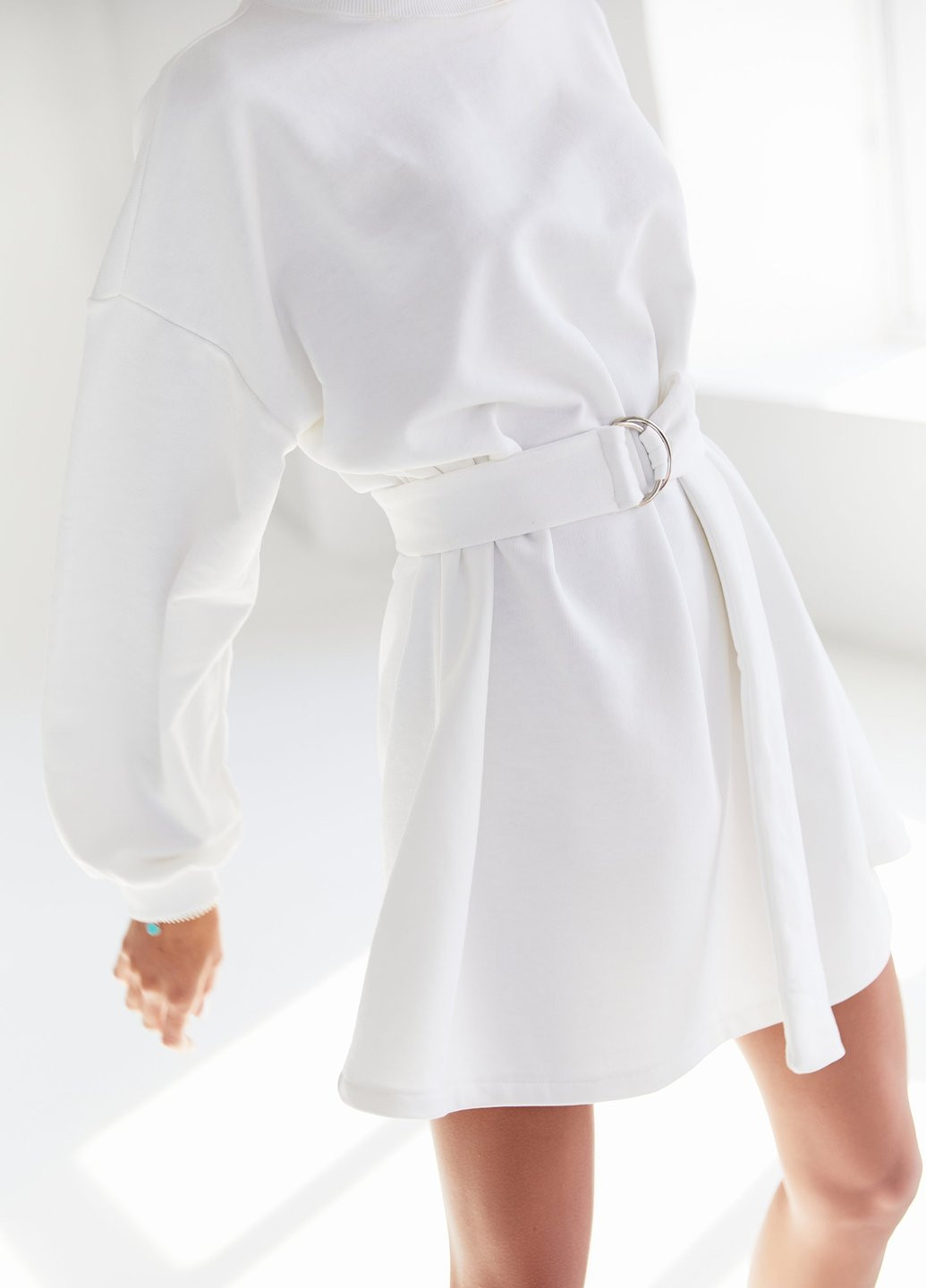 Белое кэжуал белое платье с поясом Gepur однотонное