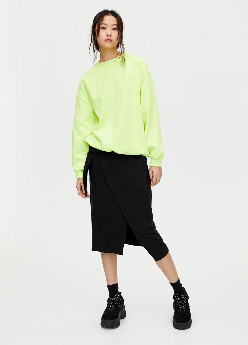 Черная кэжуал однотонная юбка Pull & Bear на запах