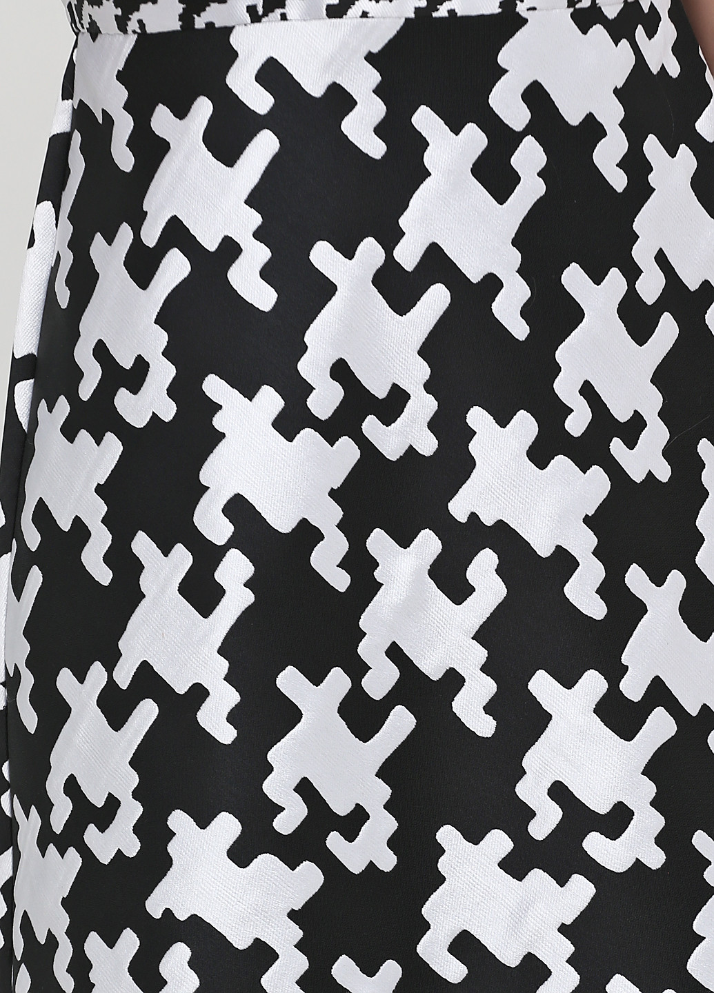 Черно-белое кэжуал платье Moschino с геометрическим узором
