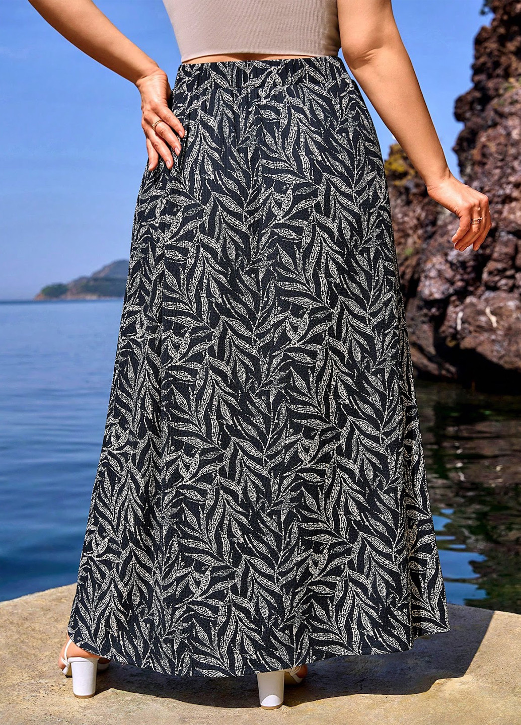 Черная кэжуал с рисунком юбка SHEIN клешированная