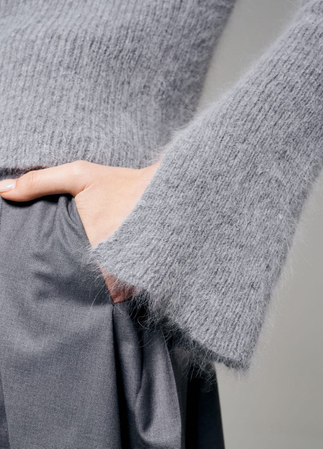 Серый демисезонный пуловер пуловер JUL