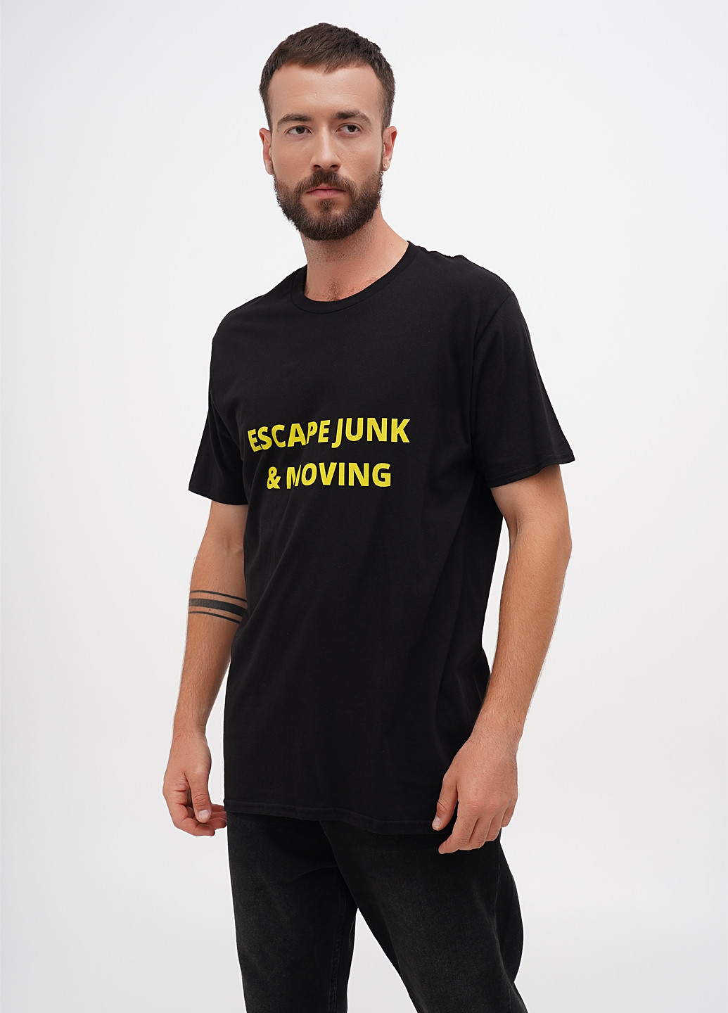 Черная футболка Hanes