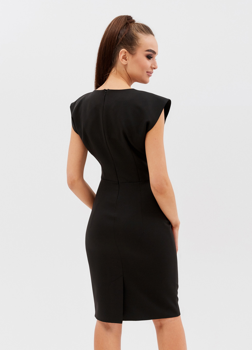 Черное деловое платье футляр ST-Seventeen однотонное
