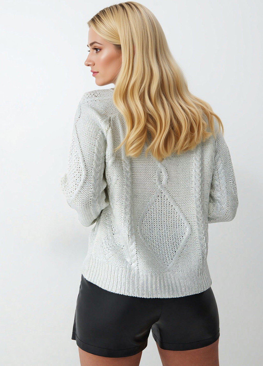 Белый демисезонный свитер Mohito