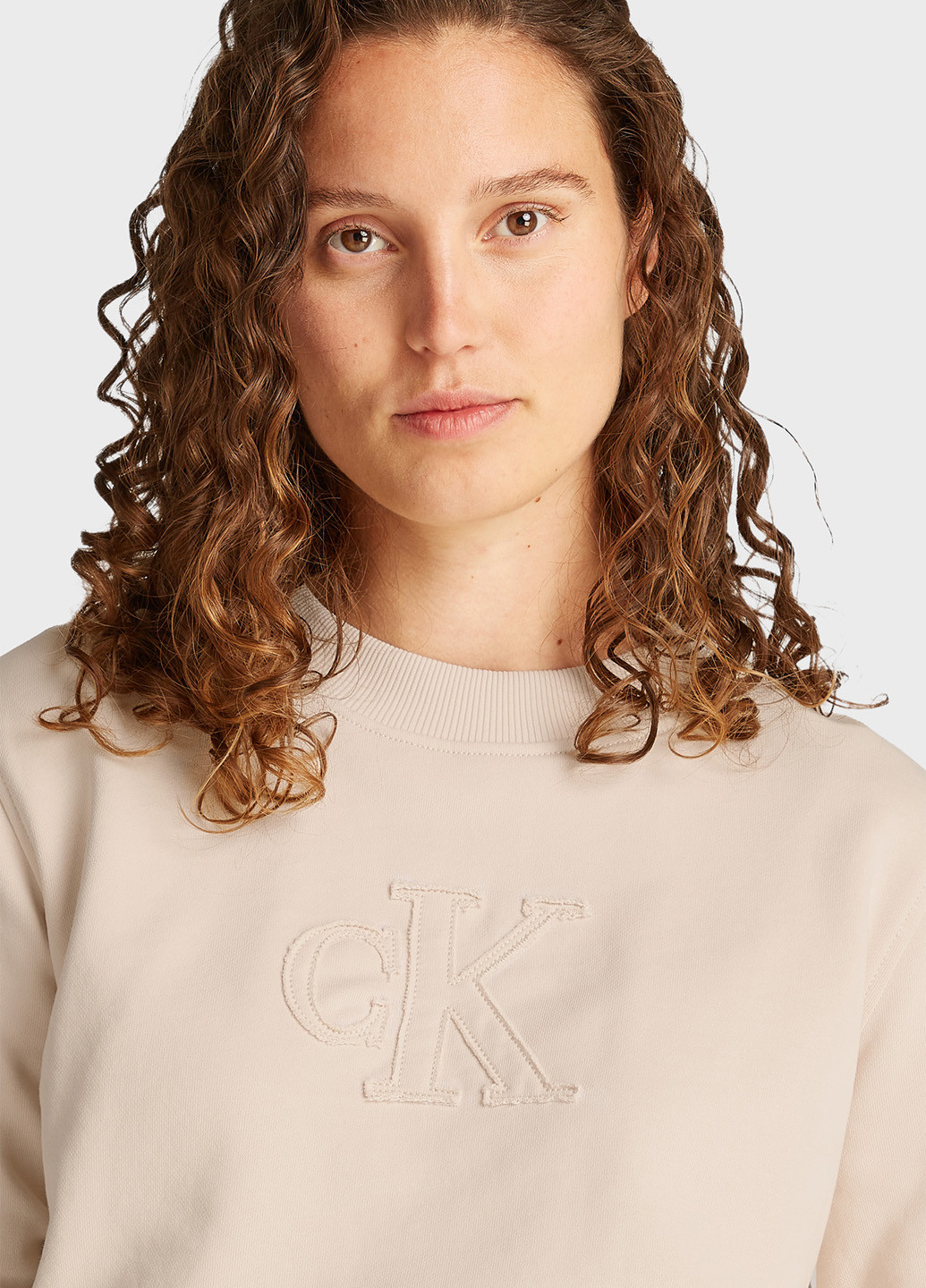 Песочный свитшот Calvin Klein Jeans логотип рваный, нашивки (366424668)