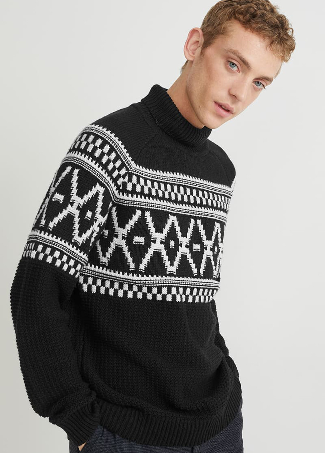 Черно-белый демисезонный свитер C&A