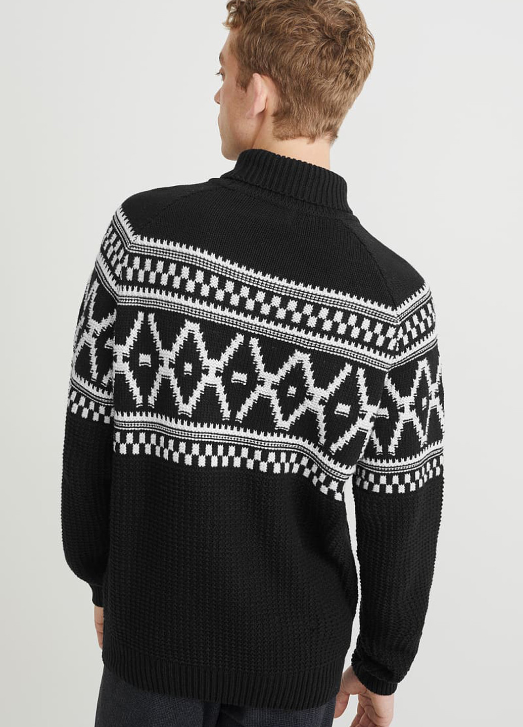 Черно-белый демисезонный свитер C&A