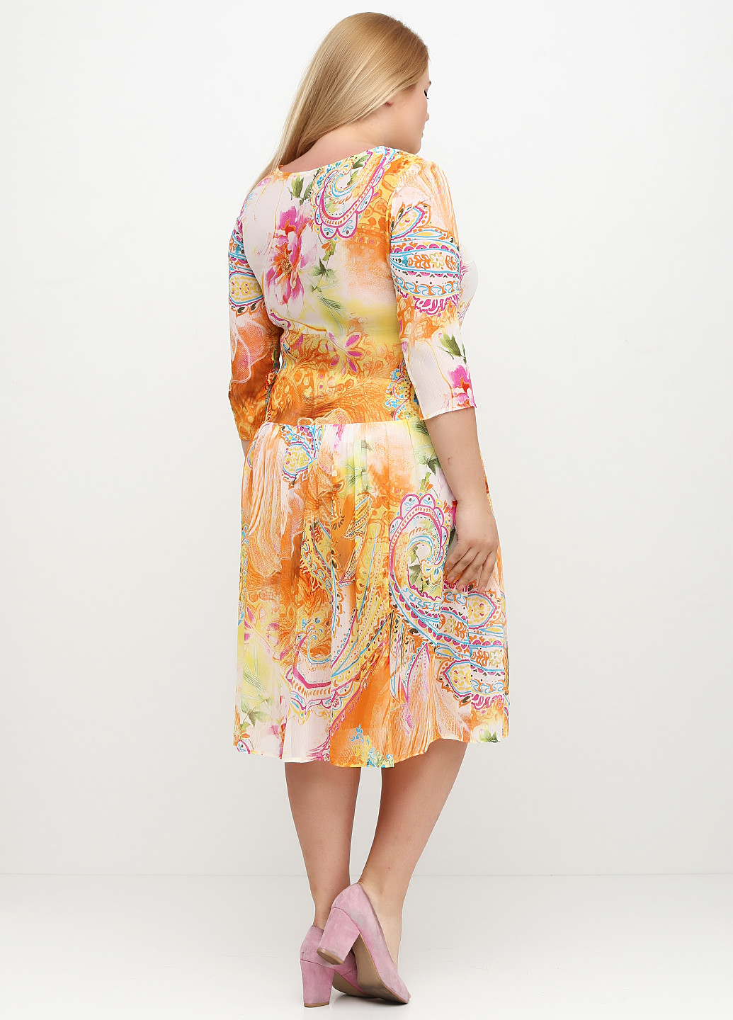 Оранжевое кэжуал платье Jakklin с абстрактным узором