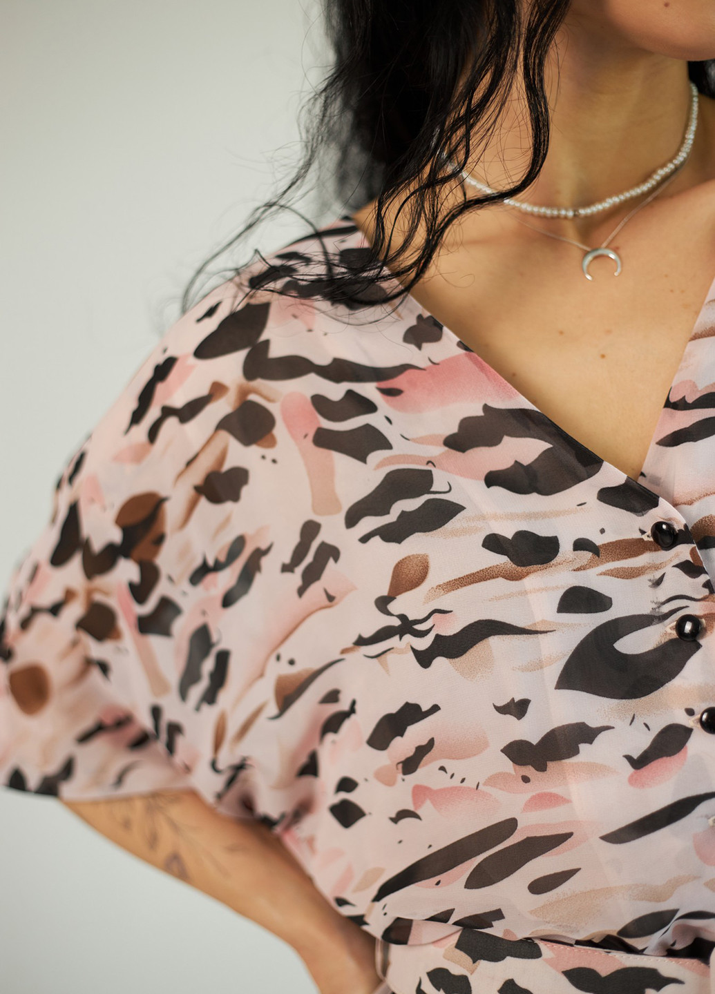 Светло-розовое кэжуал платье клеш MiNiMax с абстрактным узором