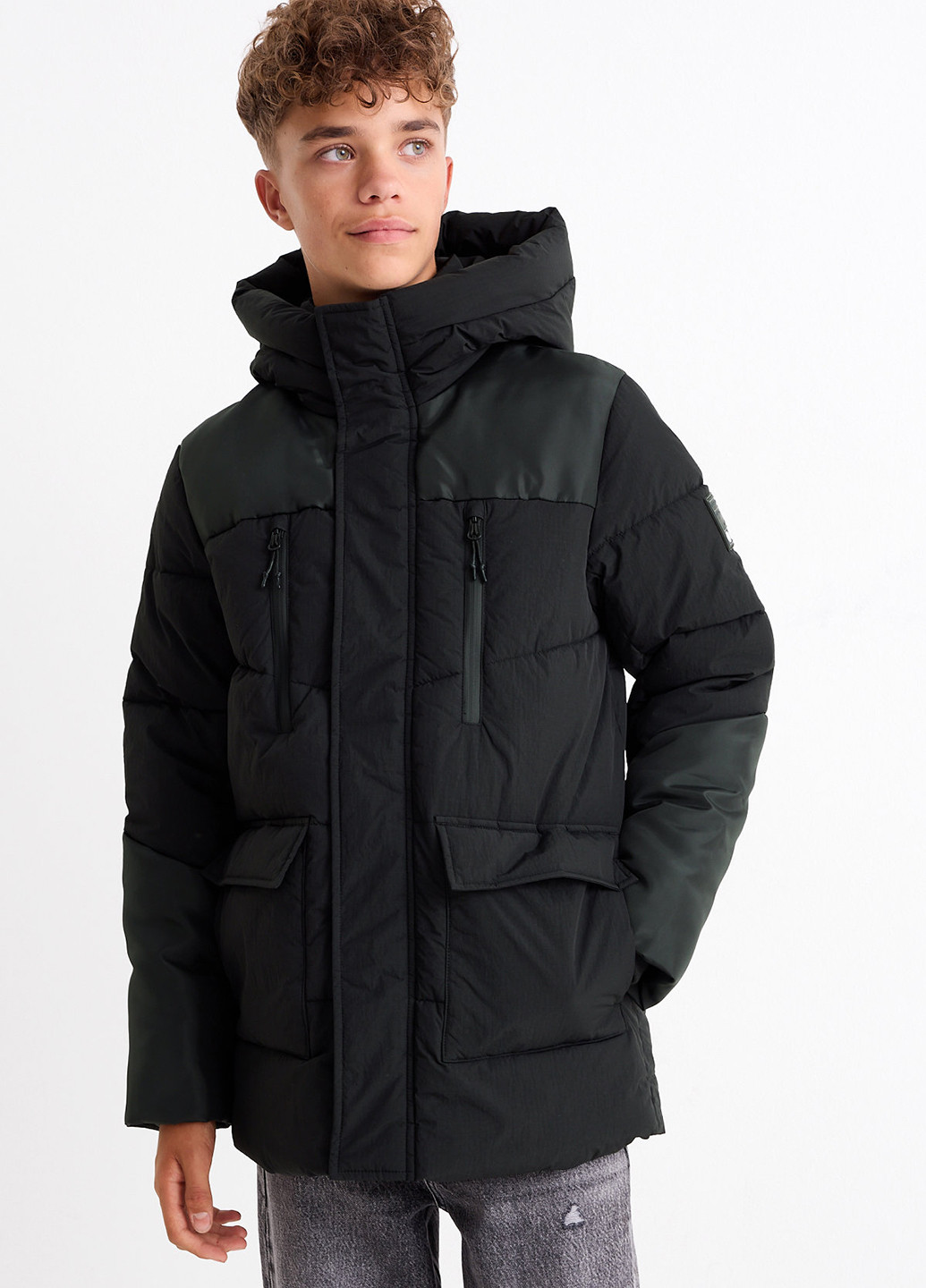 Черная демисезонная куртка C&A