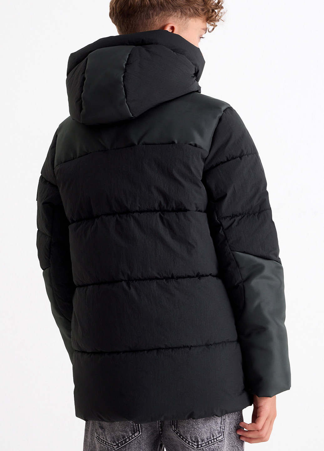 Черная демисезонная куртка C&A