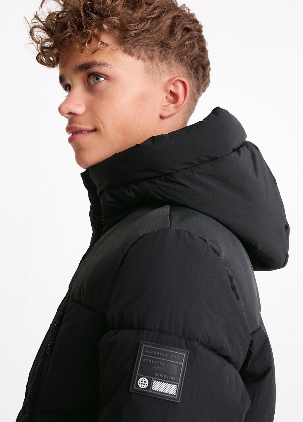 Черная демисезонная куртка C&A