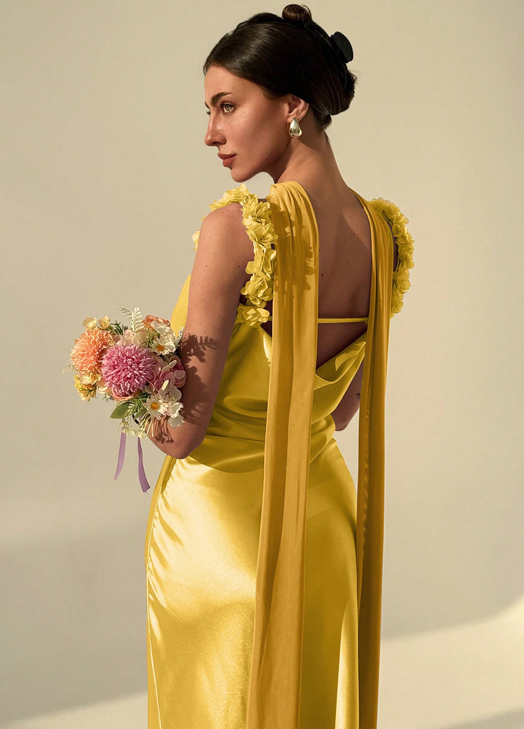 Желтое вечернее платье силуэтная, с открытой спиной SHEIN однотонное