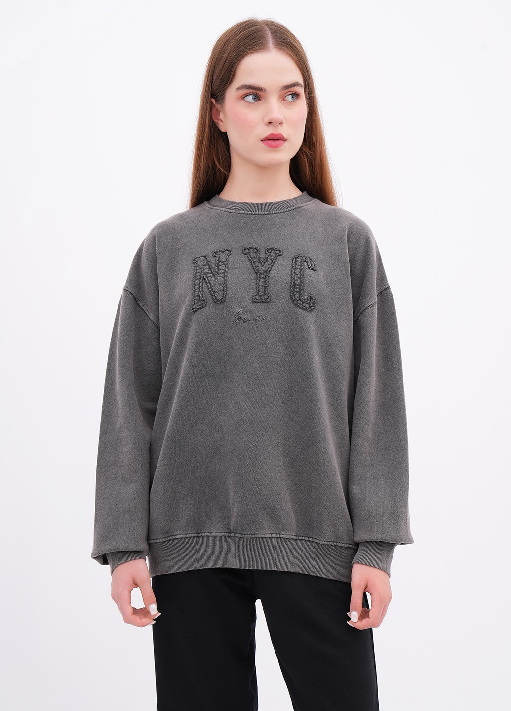 Сірий світшот EQUILIBRI однотонний вишивка, нашивки (346898636)