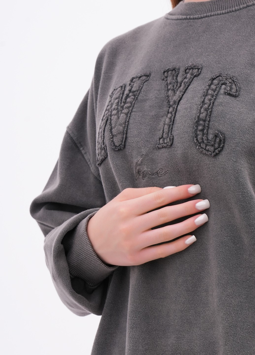 Сірий світшот EQUILIBRI однотонний вишивка, нашивки (346898636)