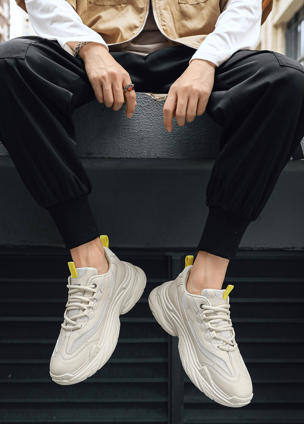 Серо-бежевые демисезонные кроссовки SHEIN