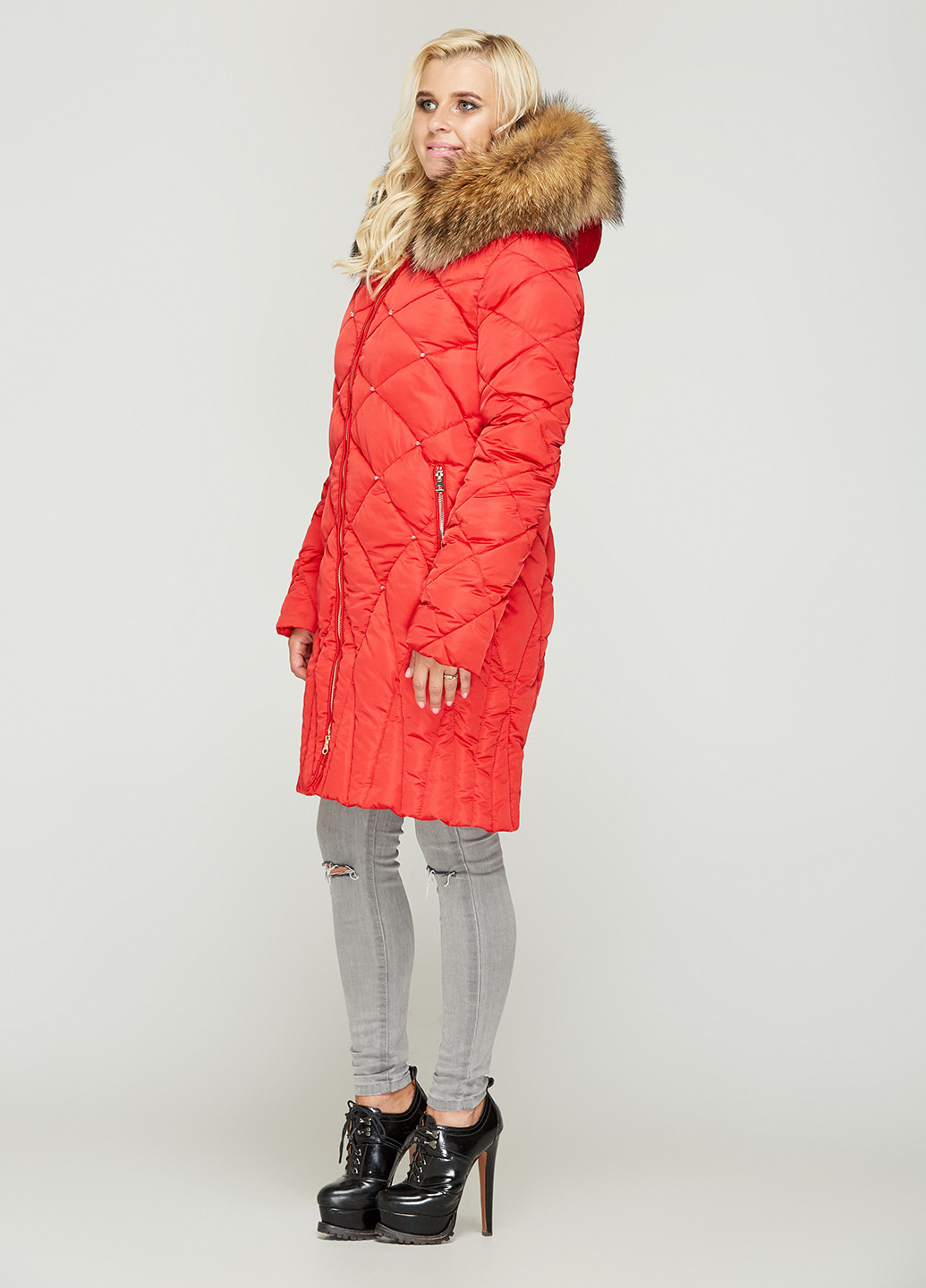 Красная зимняя куртка (мех енота) MN