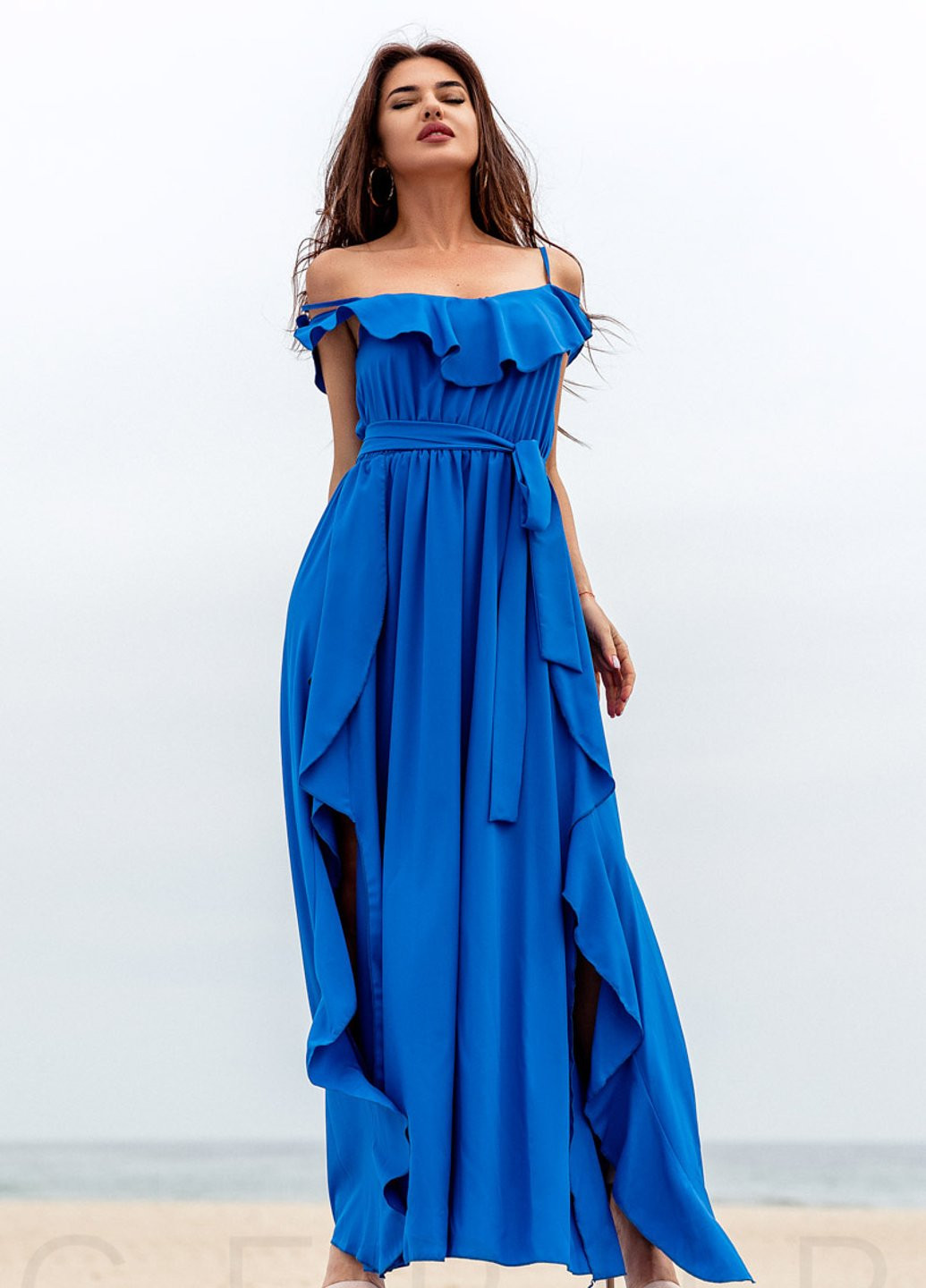 Синее коктейльное длинное платье с воланом Gepur однотонное