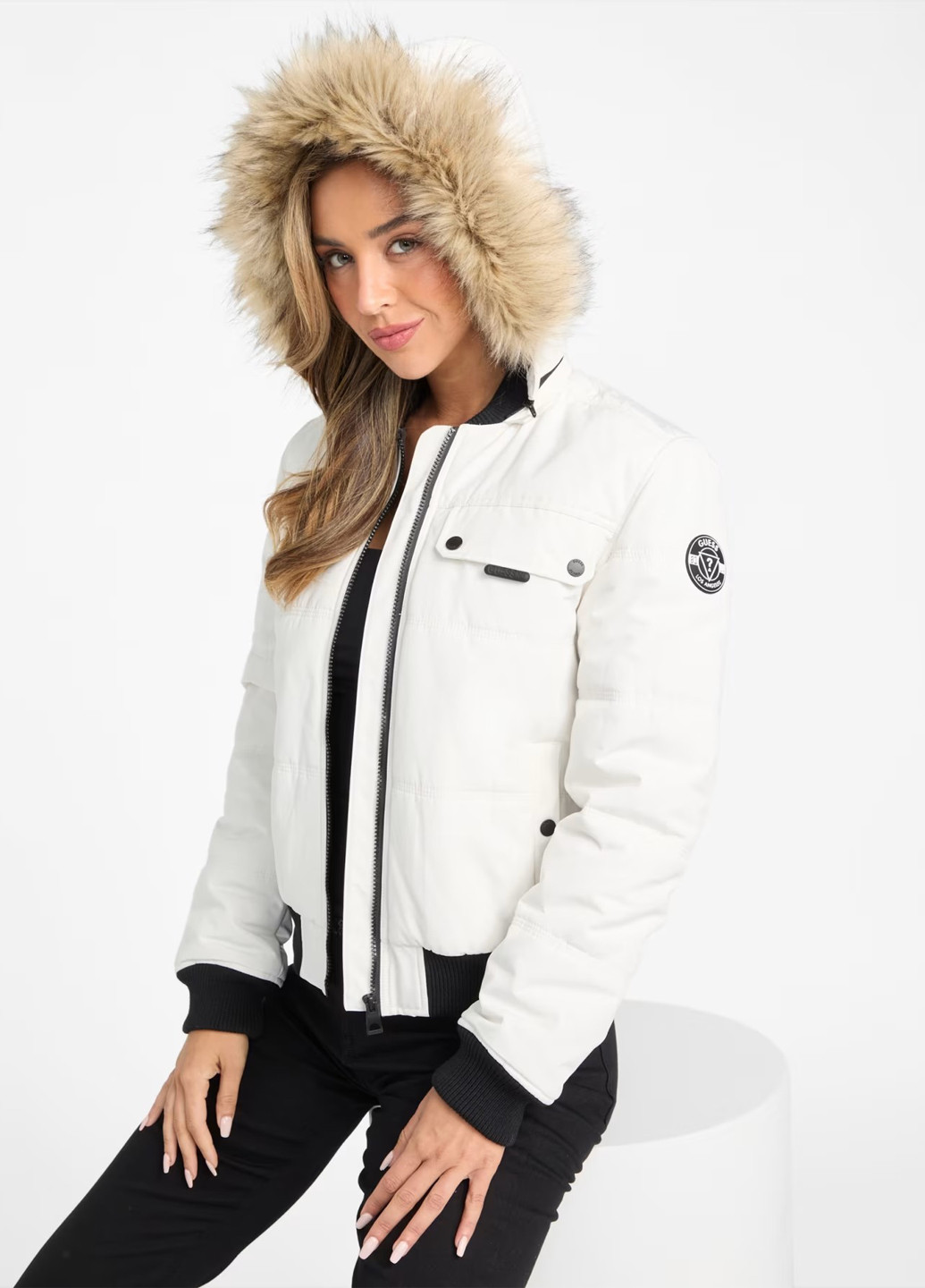 Біла демісезонна куртка Guess