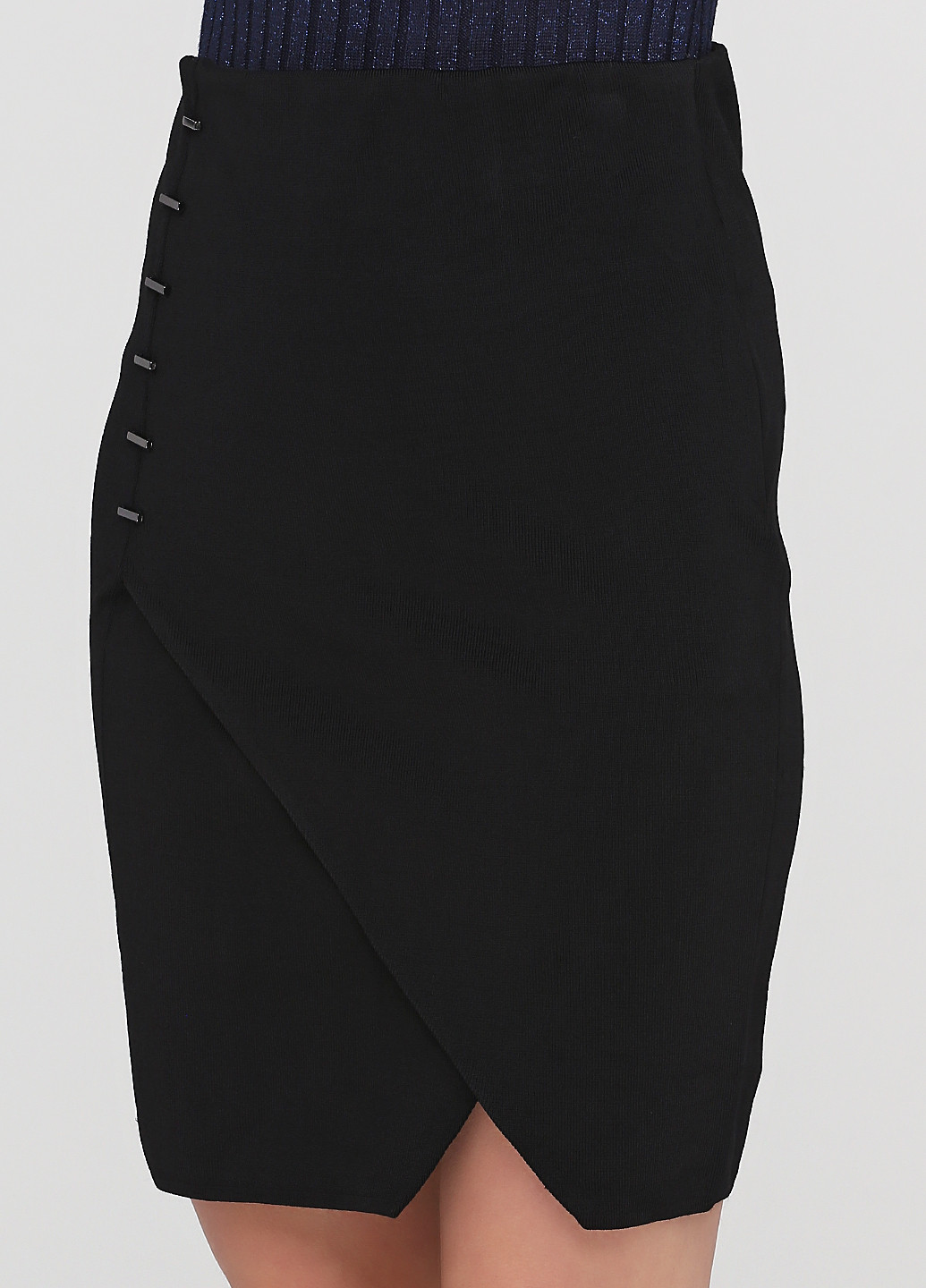 Черная офисная однотонная юбка Vero Moda на запах