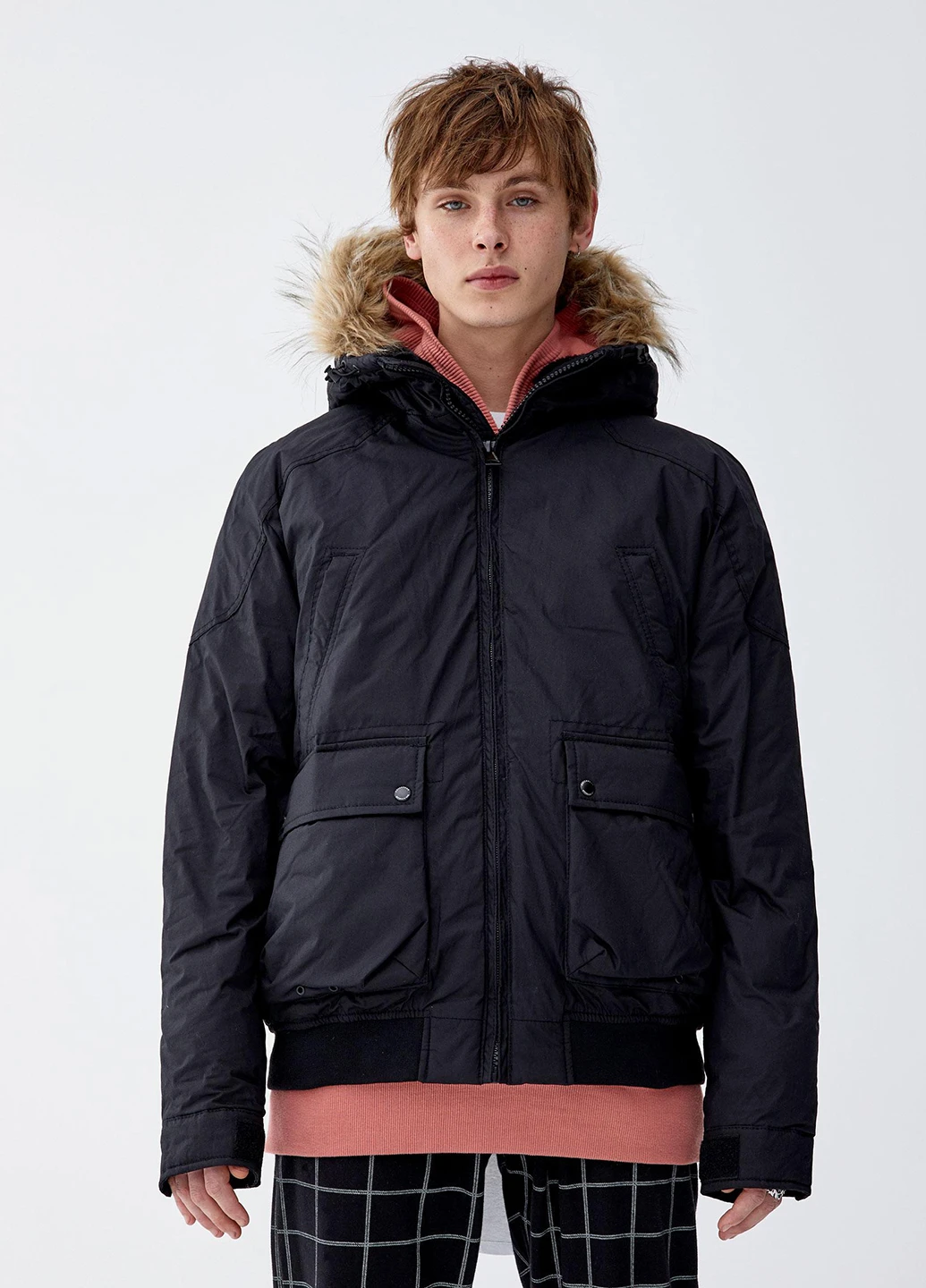 Чорна демісезонна куртка Pull & Bear