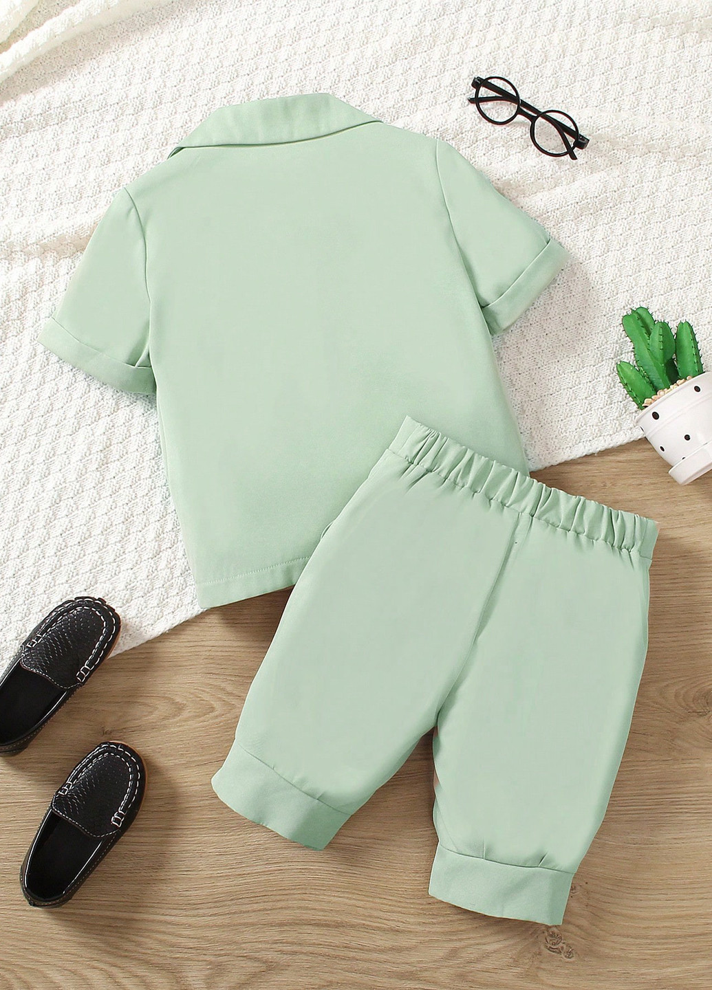 Світло-зелений літній костюм (піджак, шорти) з шортами SHEIN