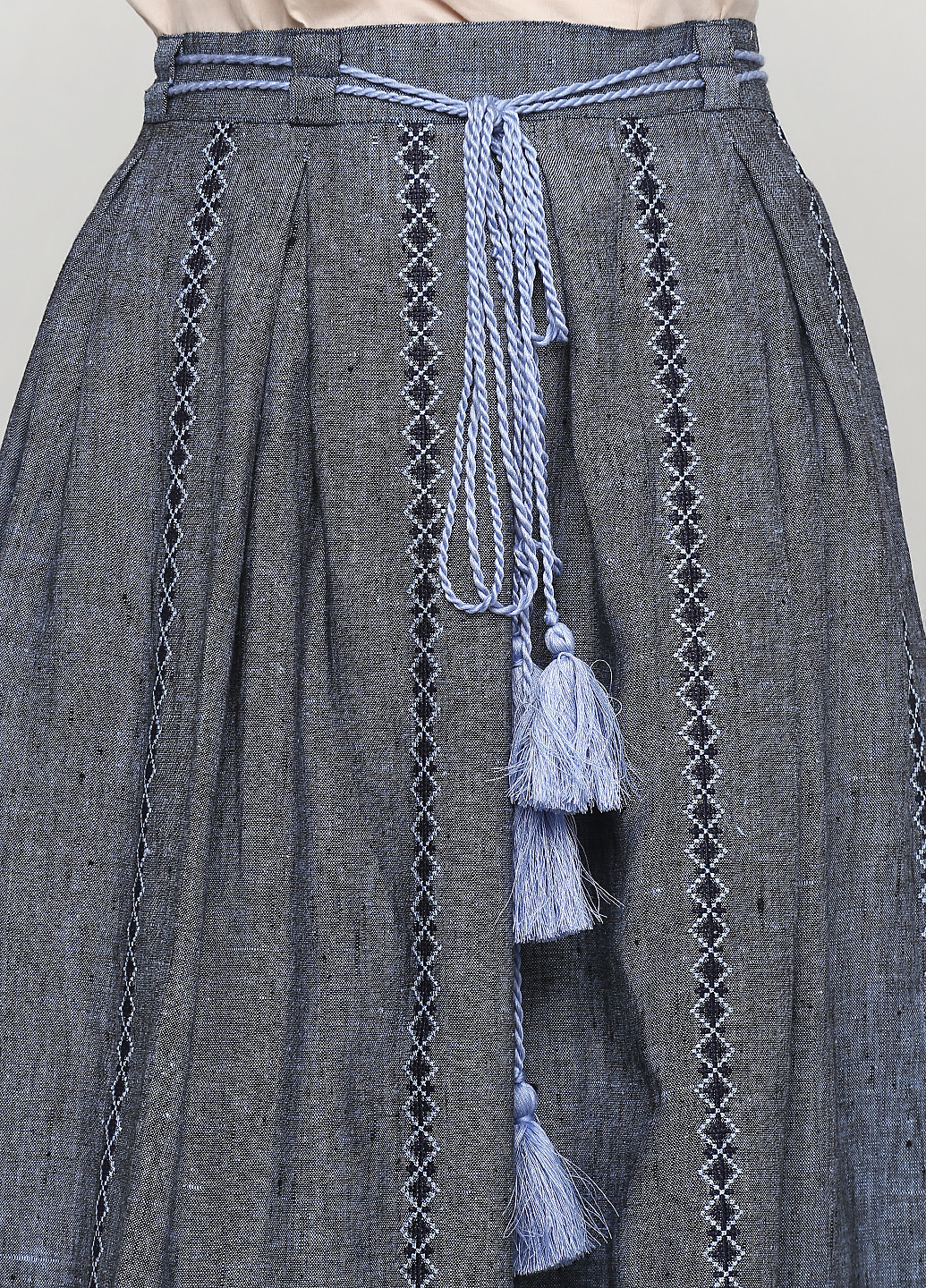 Серо-голубая кэжуал с орнаментом юбка Lugin клешированная