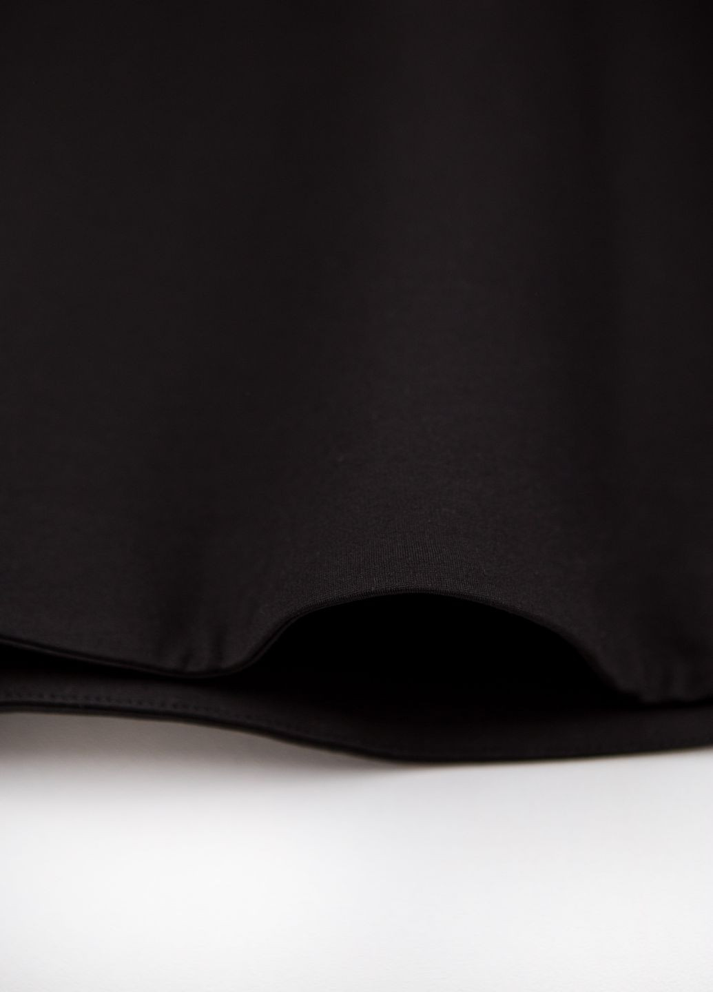 Черная однотонная юбка United Colors of Benetton