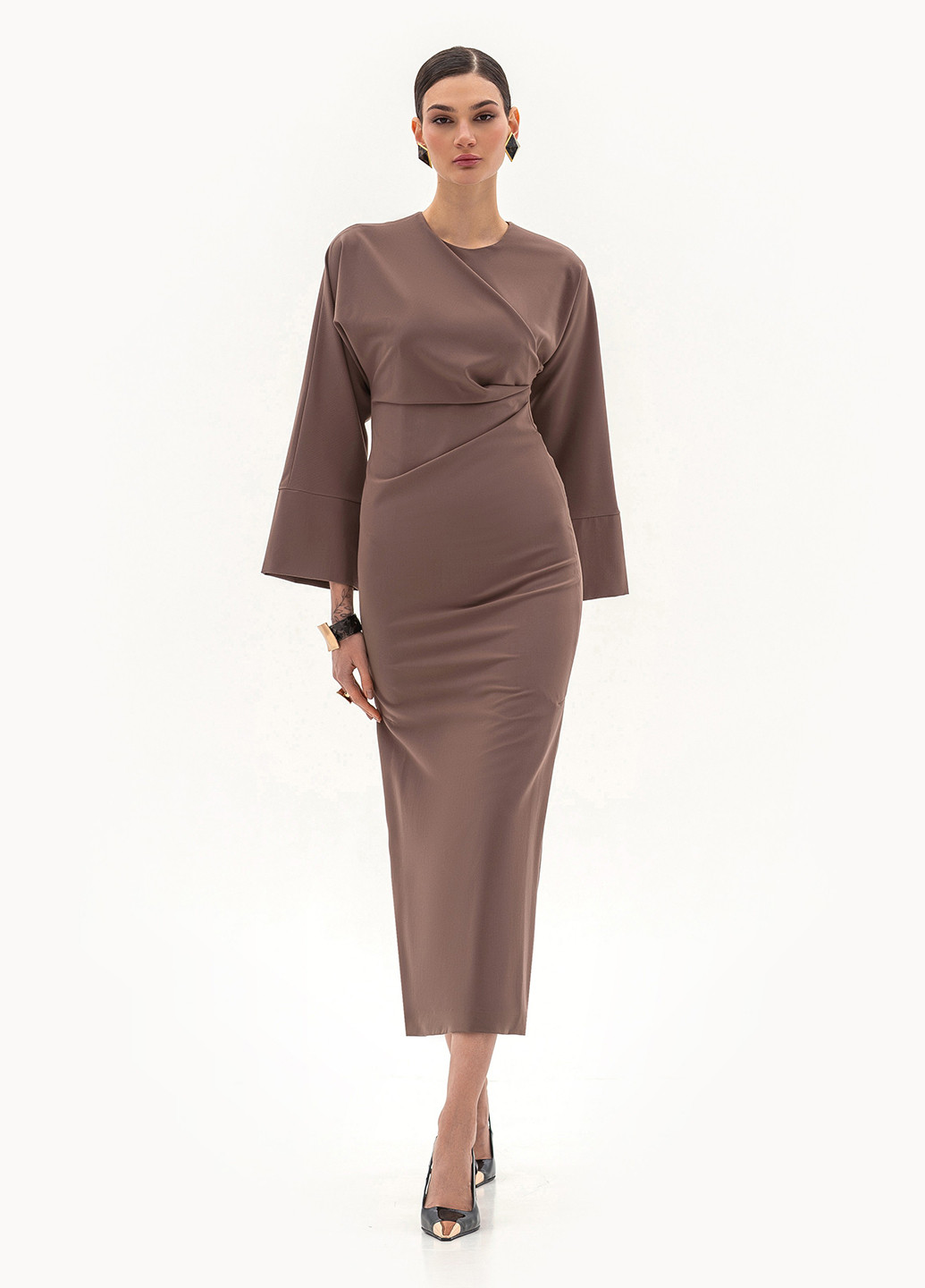Кофейное кэжуал платье силуэтная BGL однотонное