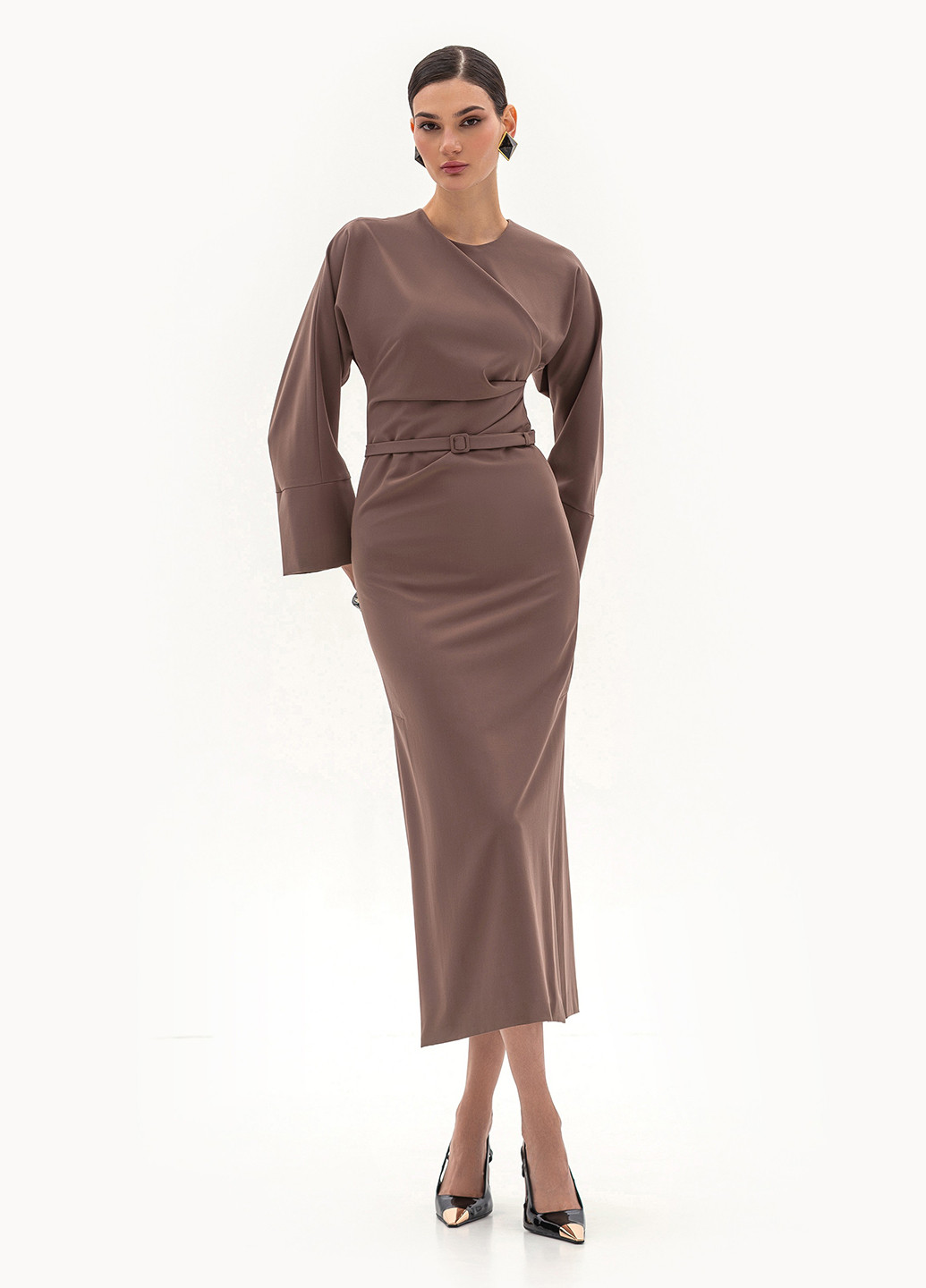 Кофейное кэжуал платье силуэтная BGL однотонное