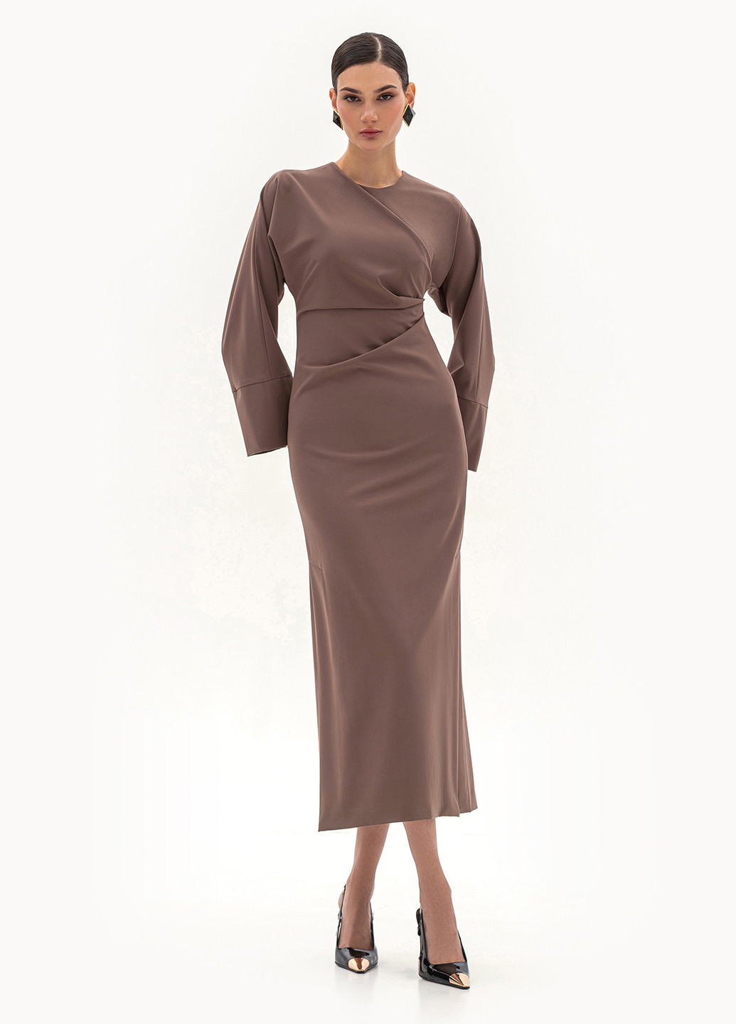 Кофейное кэжуал платье силуэтная BGL однотонное