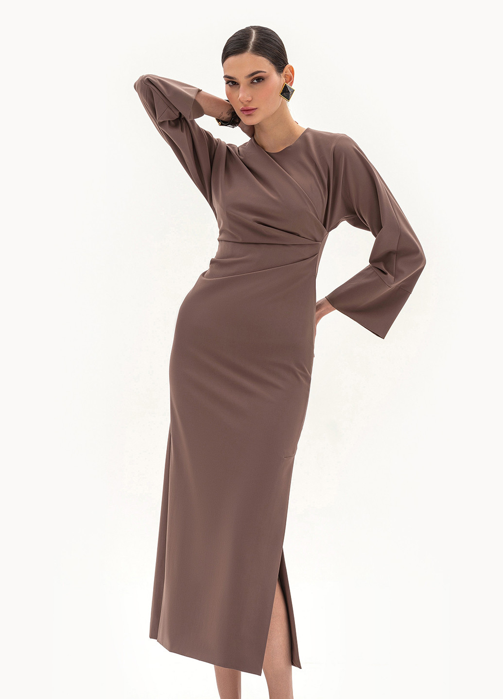 Кофейное кэжуал платье силуэтная BGL однотонное