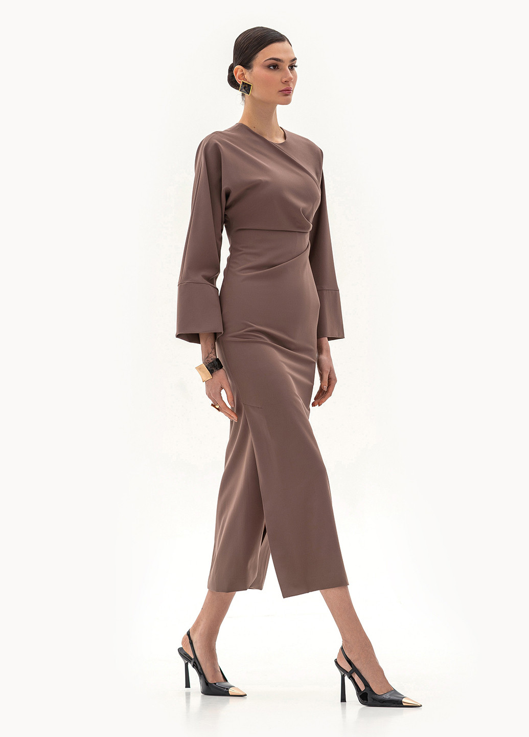 Кофейное кэжуал платье силуэтная BGL однотонное