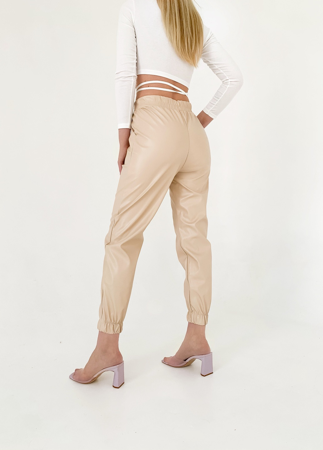 Светло-бежевые спортивные демисезонные классические брюки Jolie