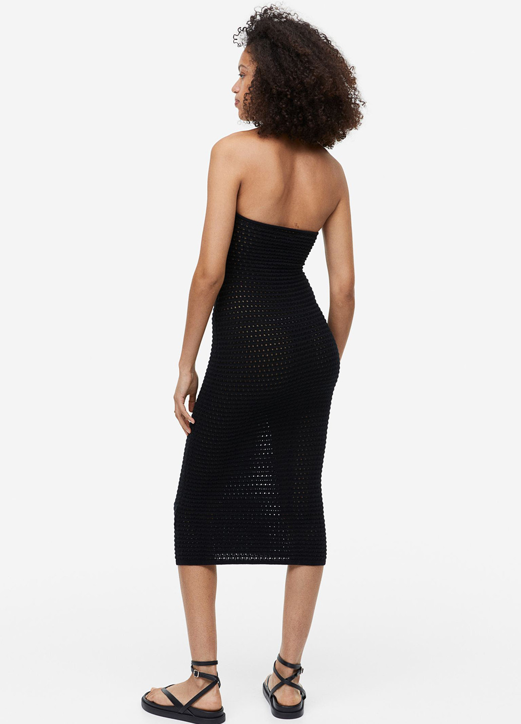 Черное пляжное платье с открытыми плечами H&M однотонное