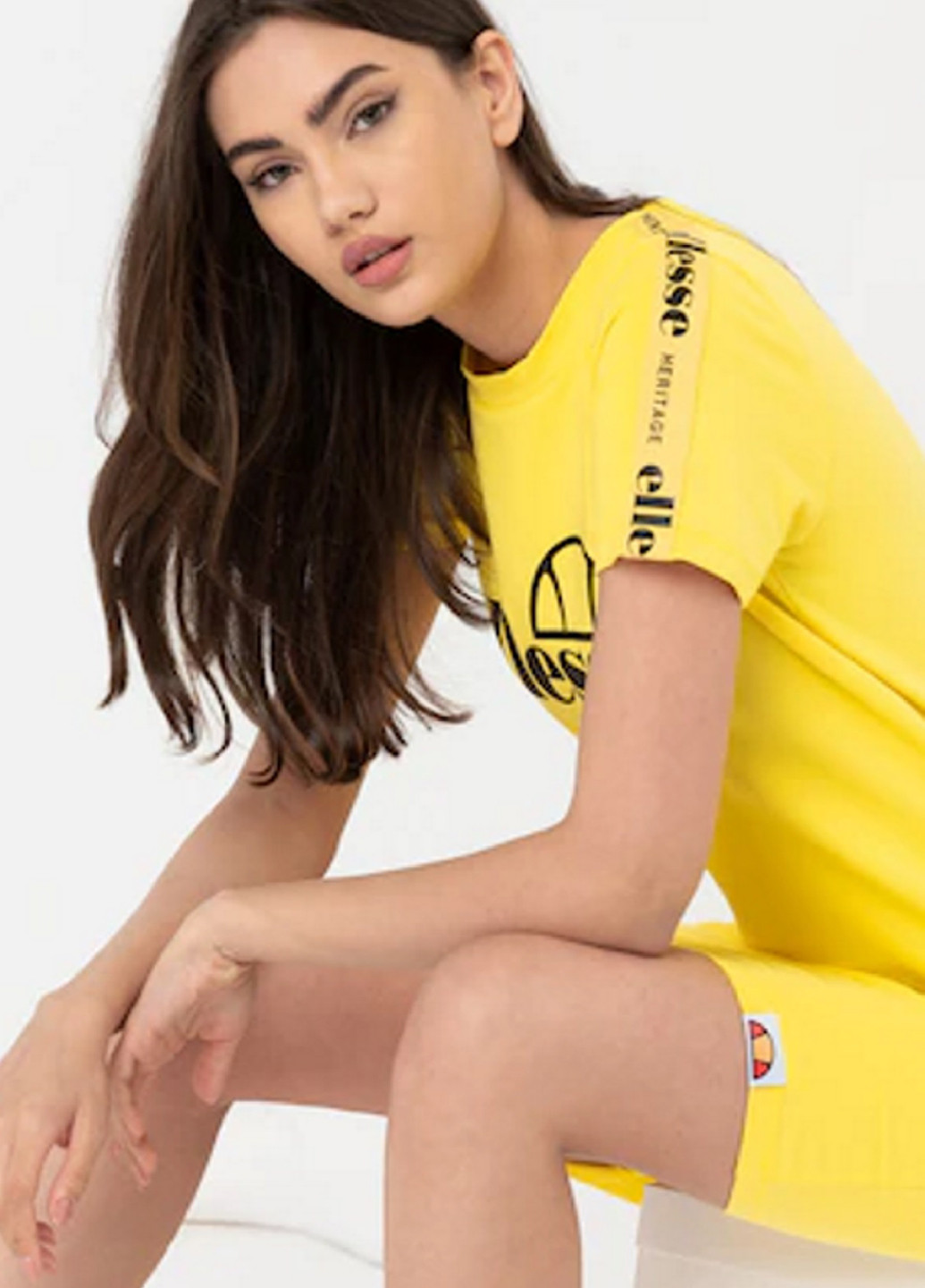 Желтое кэжуал платье платье-футболка Ellesse с надписью
